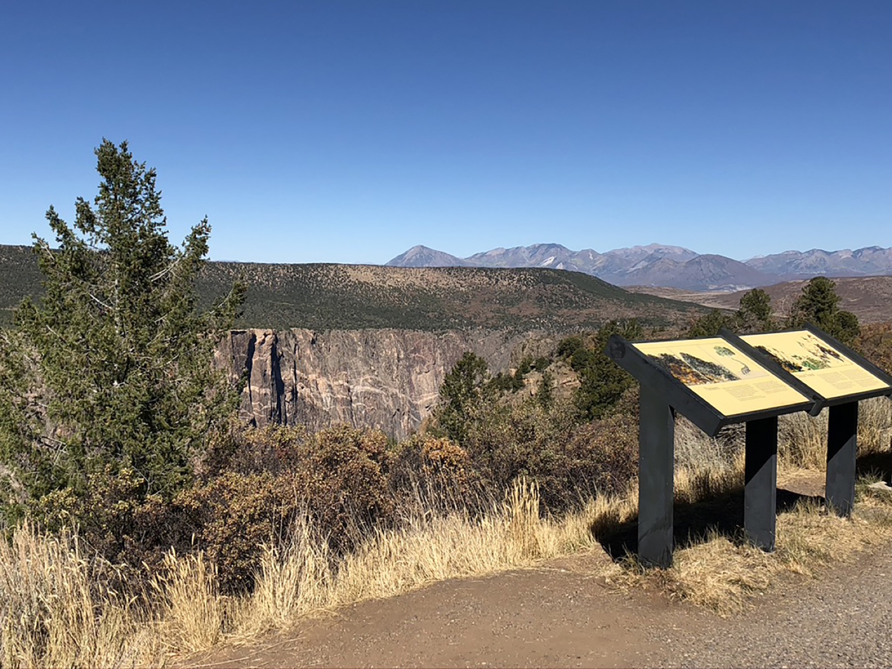 A broad overlook near the end of the South Rim Road
