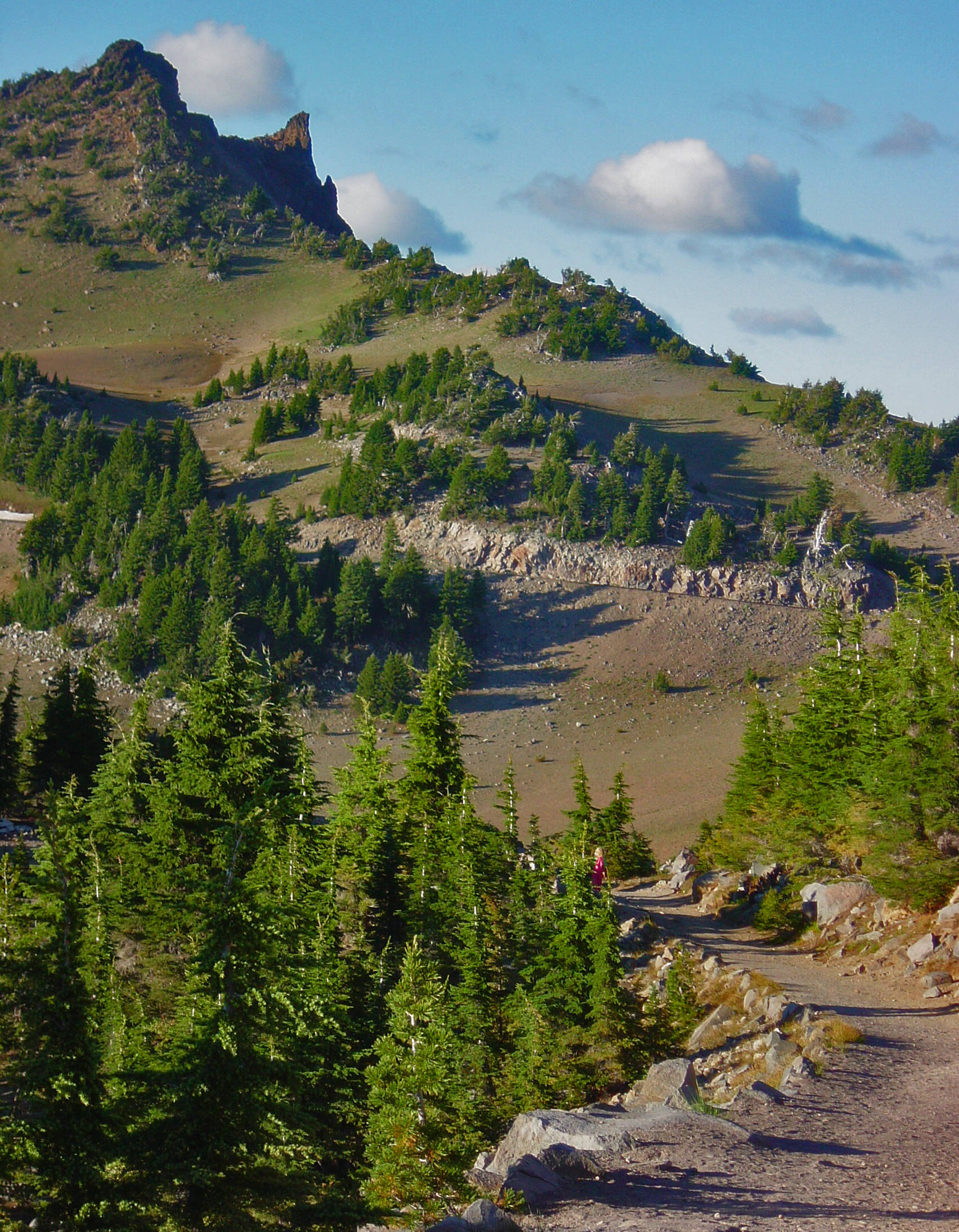 The Watchman Peak Trail above Crater Lake and Wizard Island