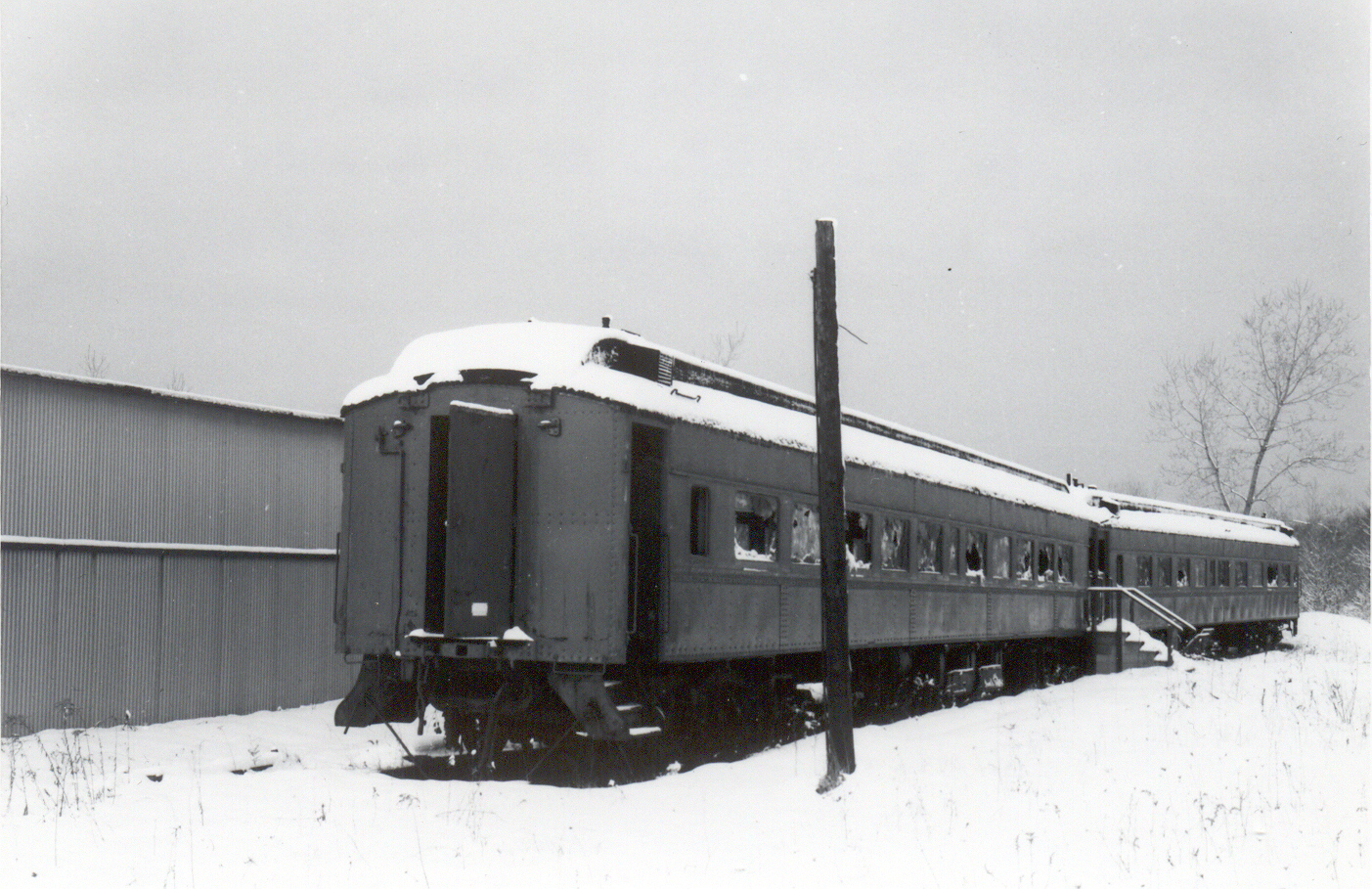 A Cuyahoga Valley Scenic Railroad train at trackside