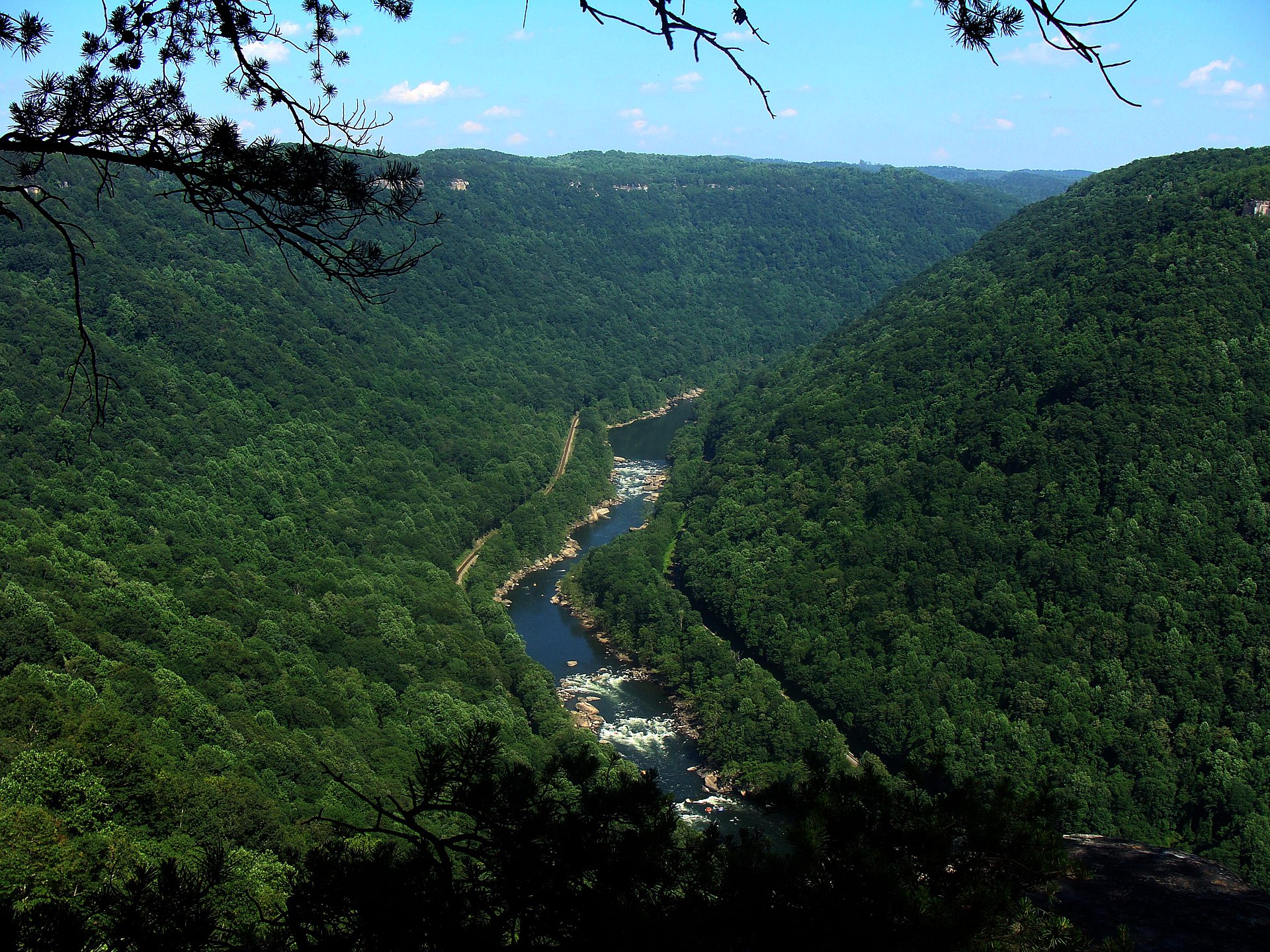 The view from Diamond Point on the Endless Wall Trail above the gorge