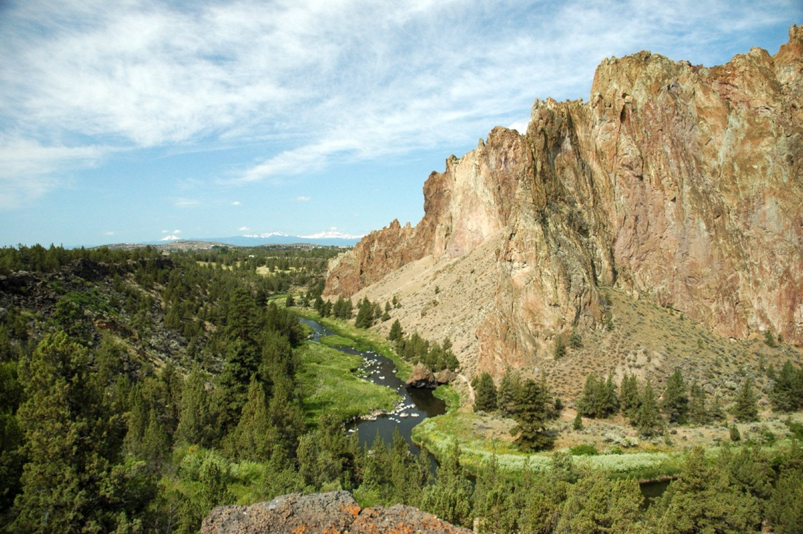 Tuff spires rising above the Crooked River at Smith Rock State Park, Oregon
