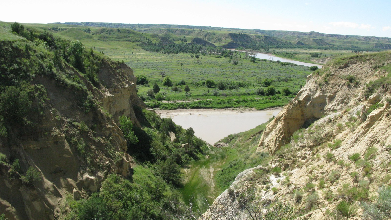 Wind Canyon Trail overlooking the Little Missouri River